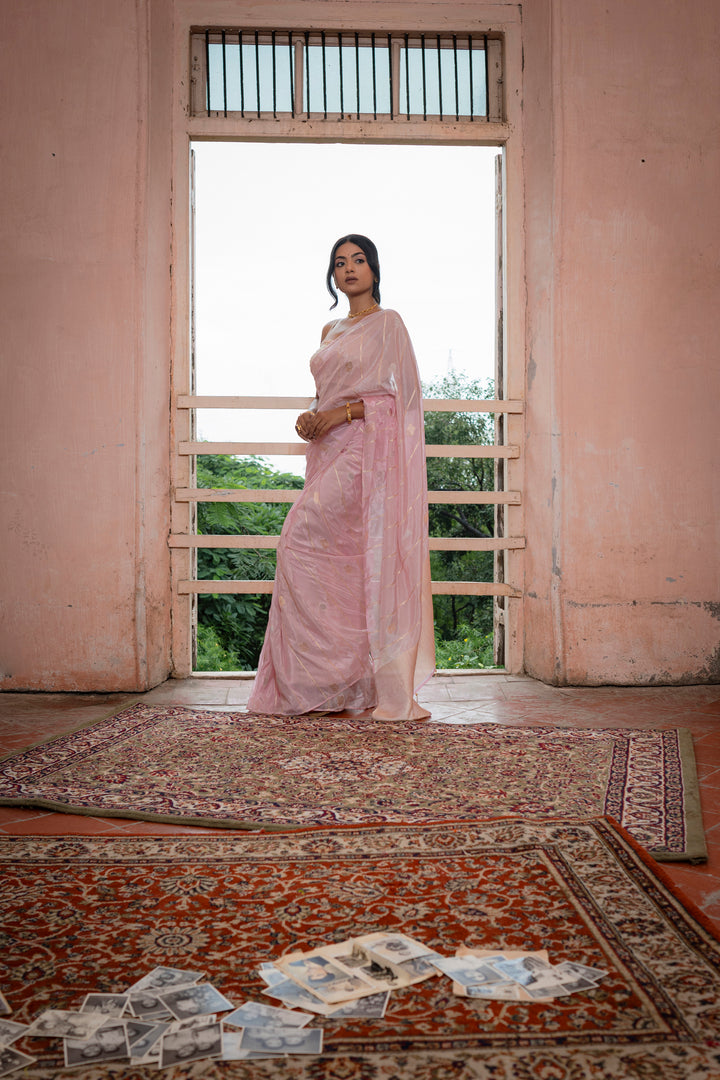 Stunning Tabi Silk Saree with Peacock Buttis and Elegant Pallu